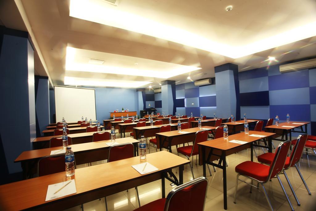 Sinar Sport Hotel Bengkulu Exteriör bild